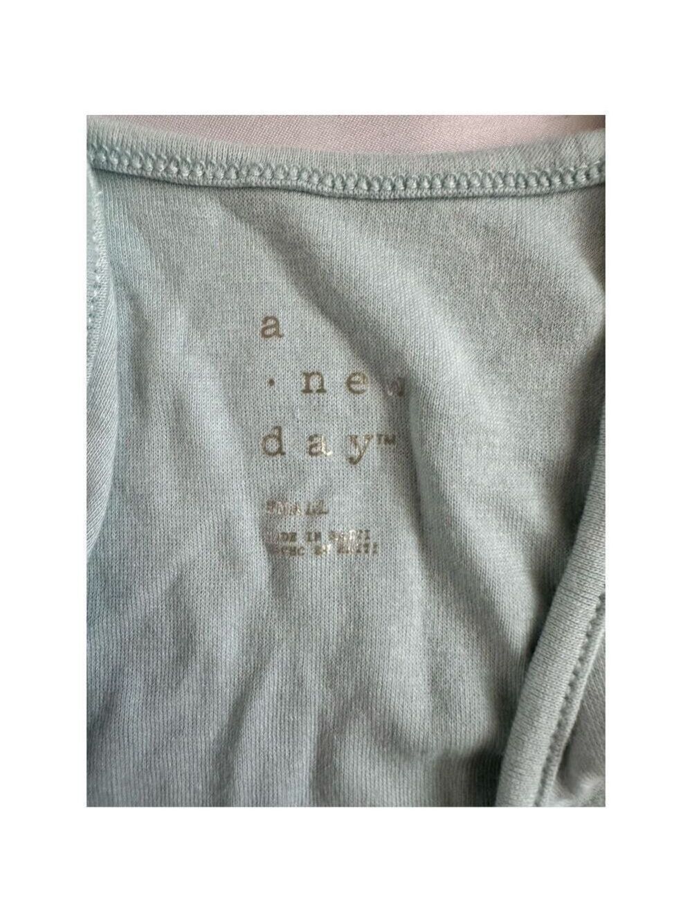 ☔️ A New Day Tank Top - Picture 3 of 3